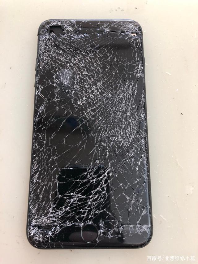 苹果手机摔一下好心疼苹果手机摔出一道紫色的线
